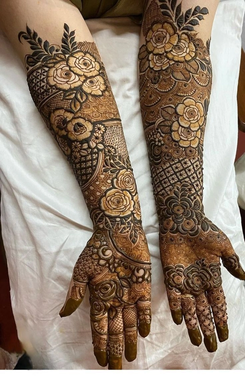 khafif mehndi design bridal