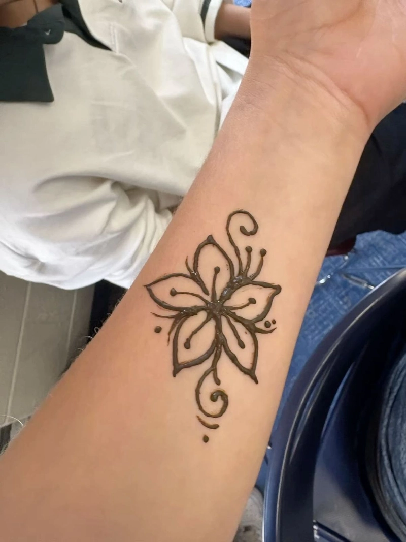khafif mehndi design flowers