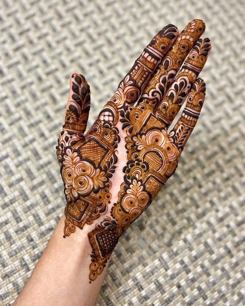 khafif mehndi design for front hand