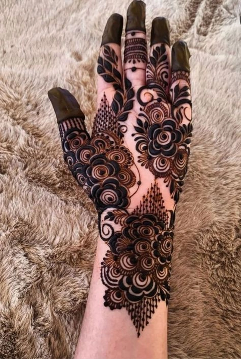 khafif mehndi design front hand simple