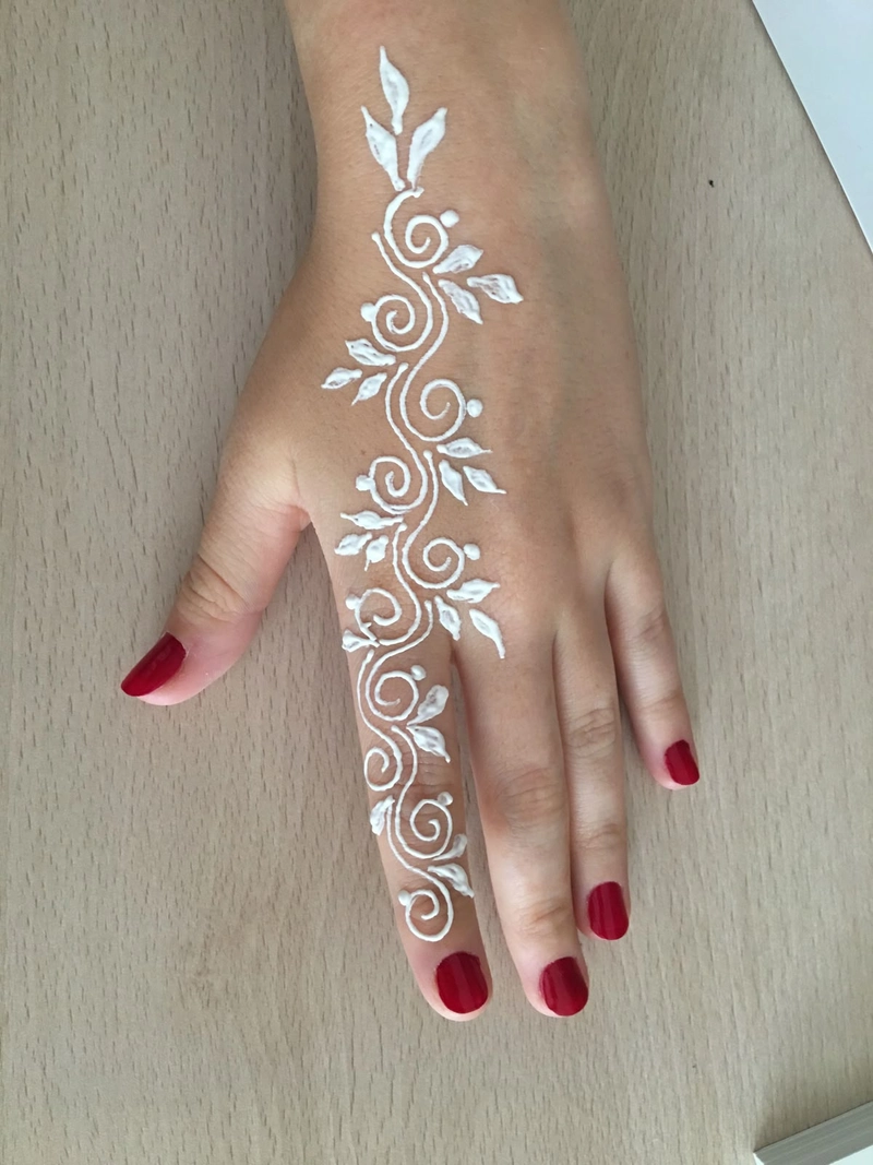 khafif mehndi design half hand