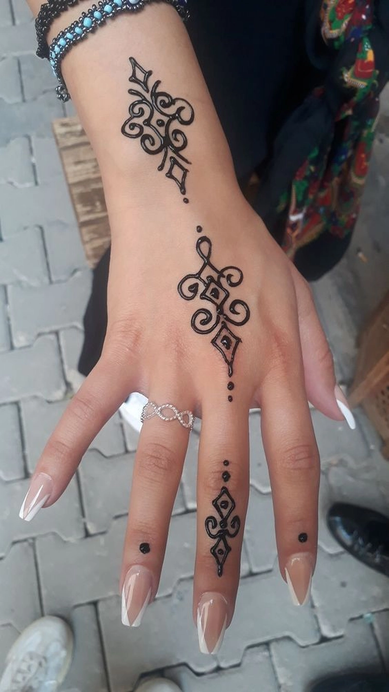 khafif mehndi design short