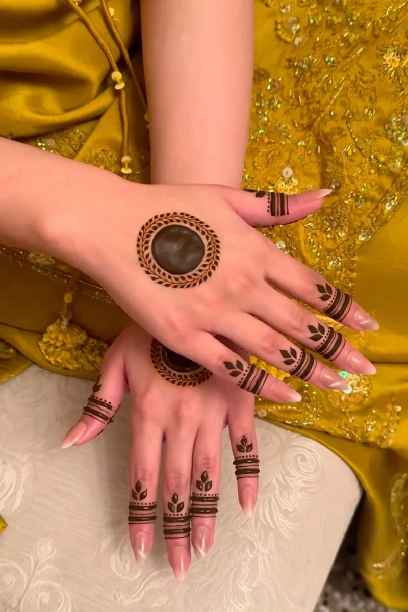 khafif mehndi design simple back hand