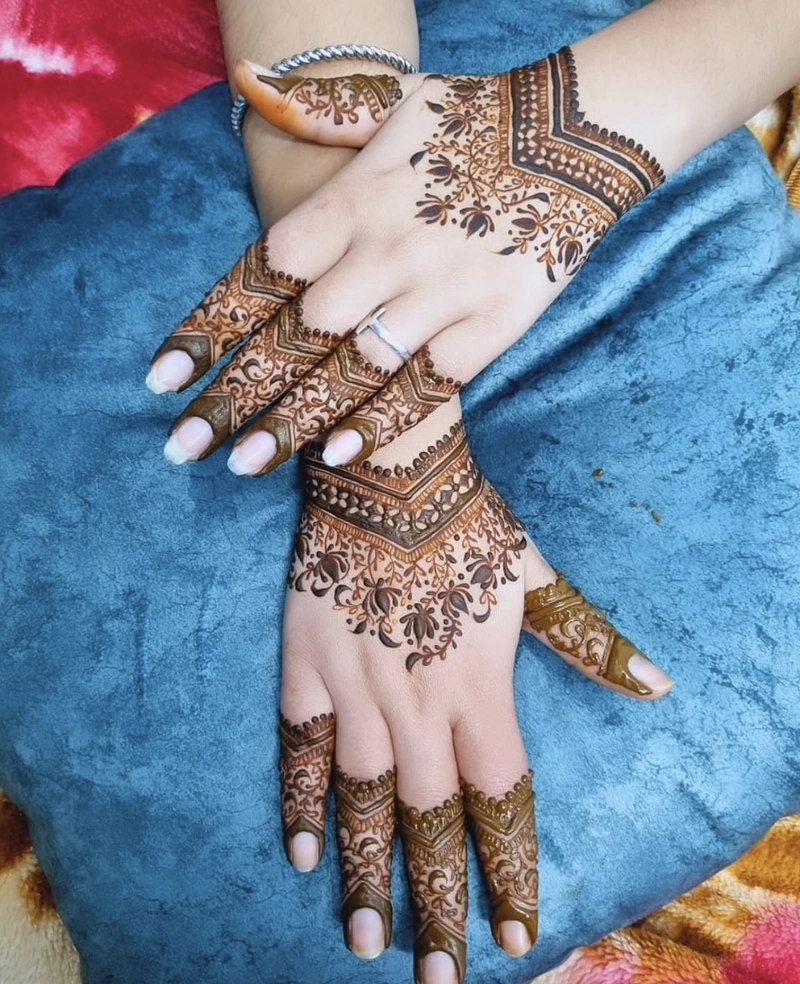 lotus mehndi design front hand simple