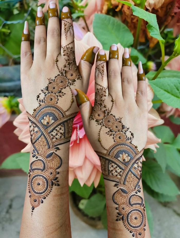 love mehndi design photo back hand arabic