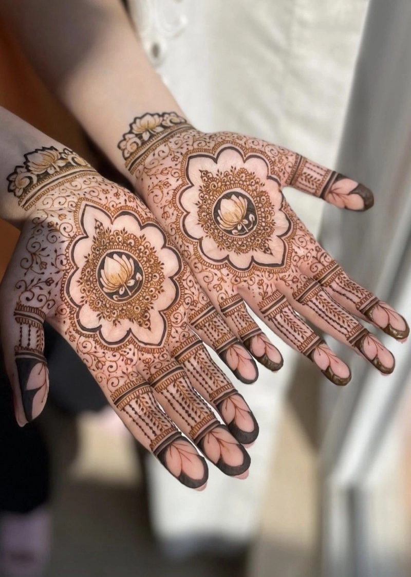 mehendi designs for wrist