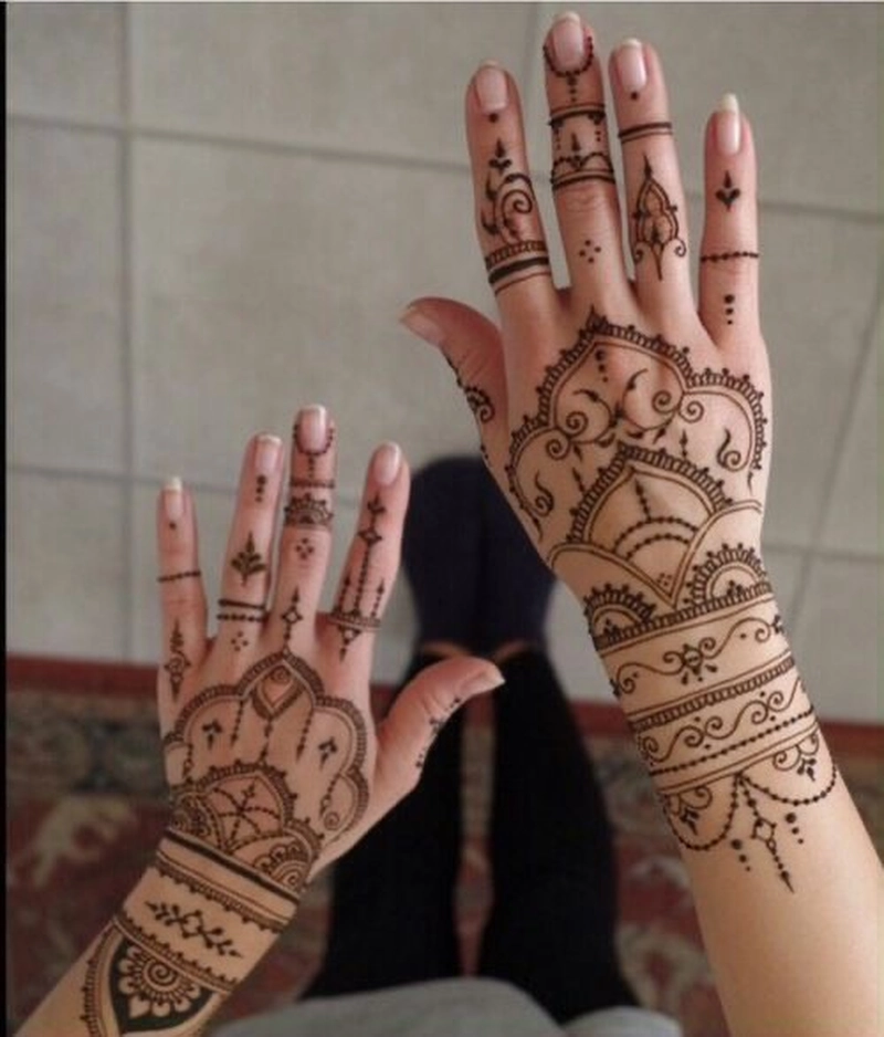 mehendi designs till wrist