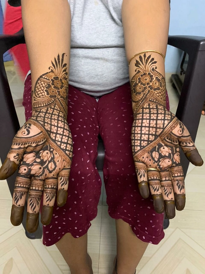 mehndi design bail front hand