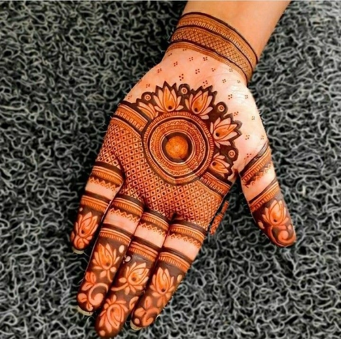 mehndi design front hand bail