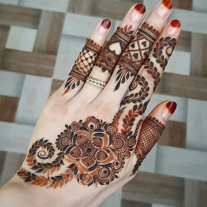 mehndi design front hand bharwa