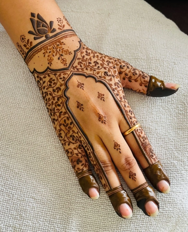 mehndi design on wrist