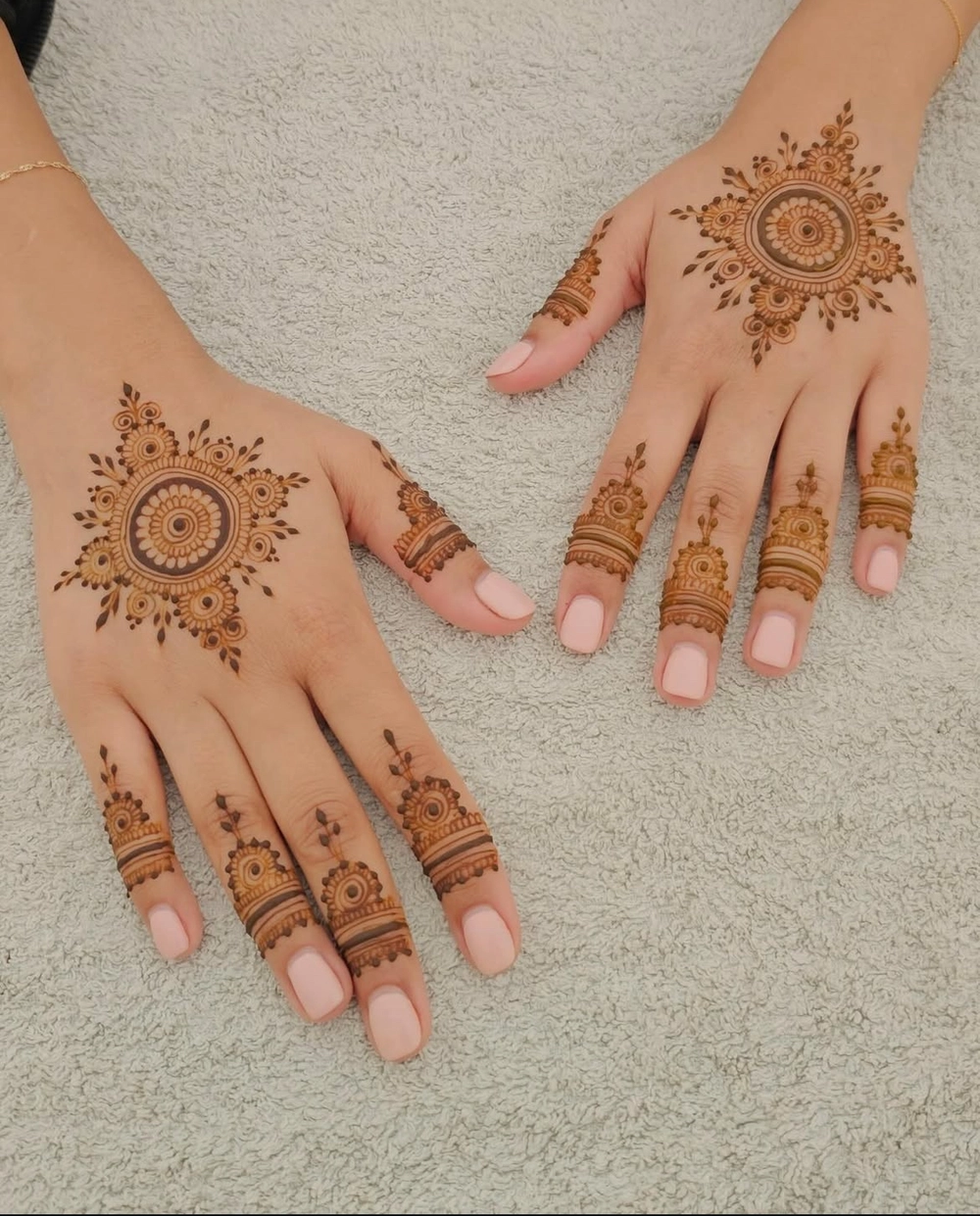 mehndi design photo gol tikki