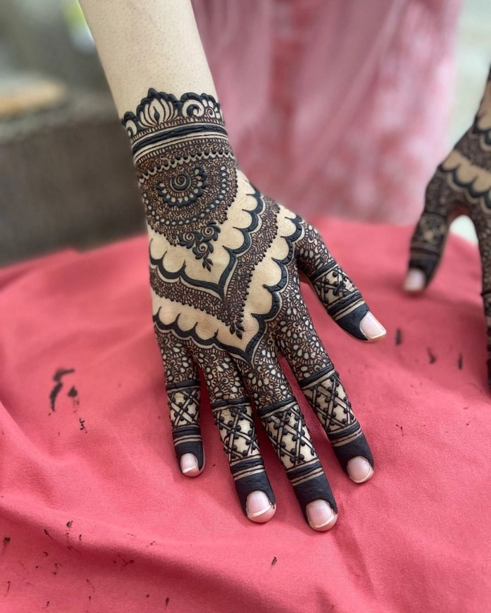 mehndi design upper hand simple and beautiful