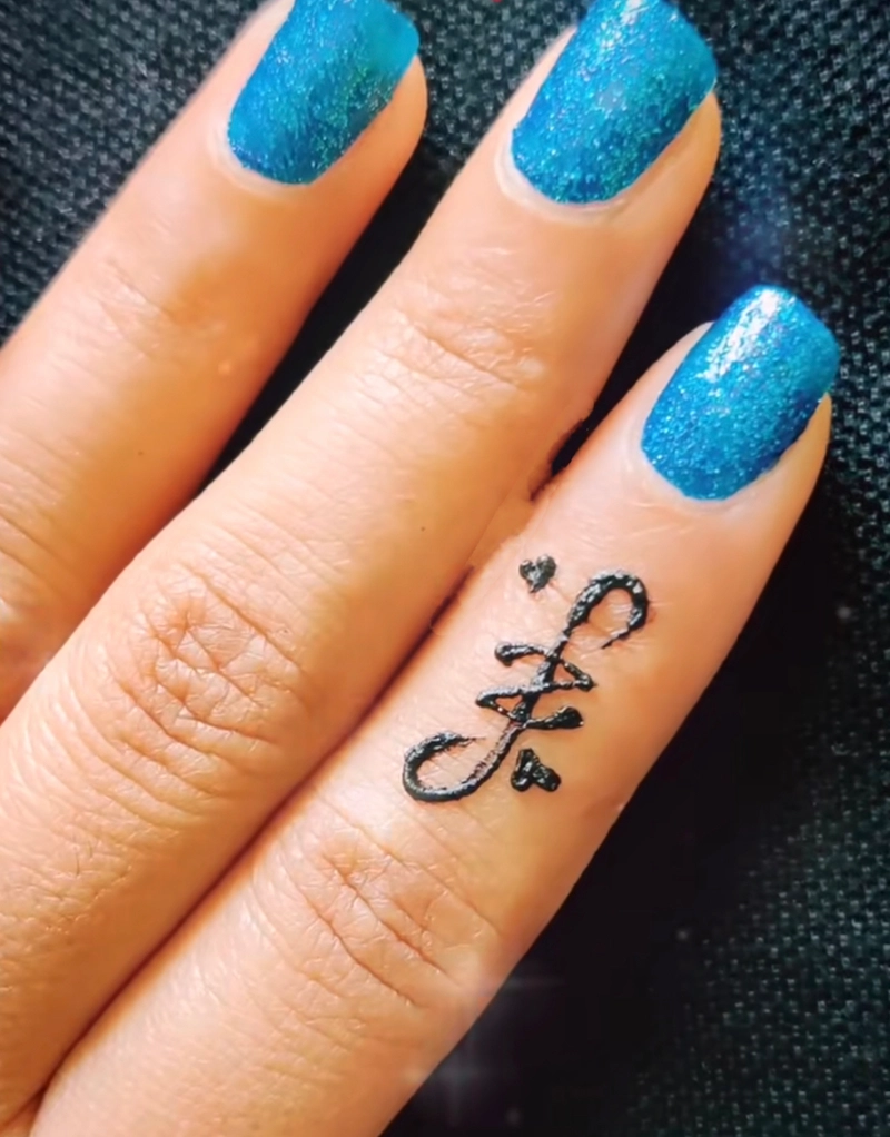 mehndi f design