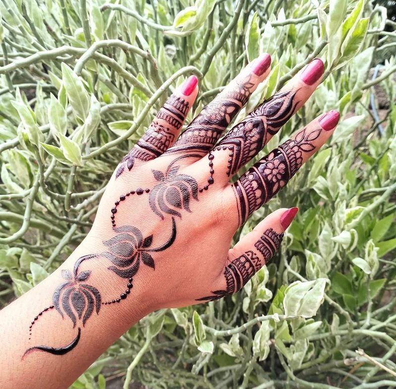 mehndi lotus design