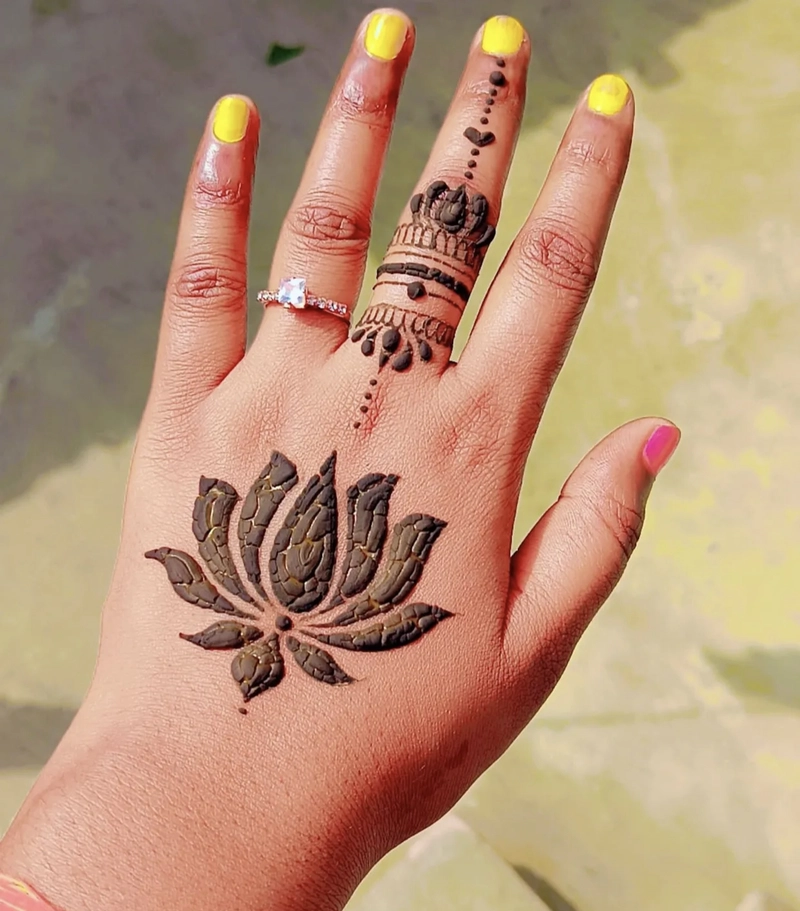 minimal lotus mehndi design