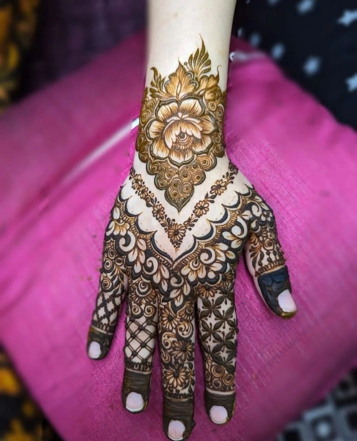 modern upper hand mehndi design