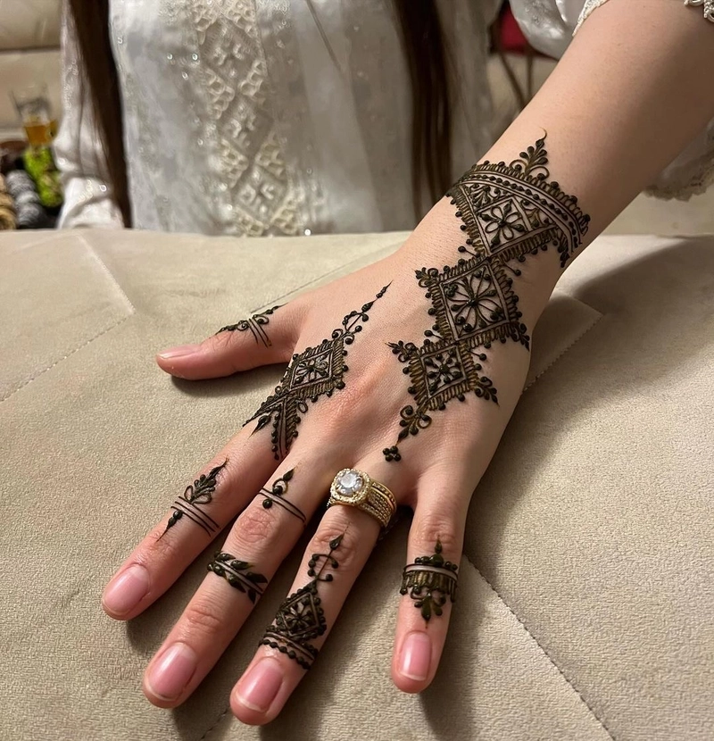 moroccan henna design feet