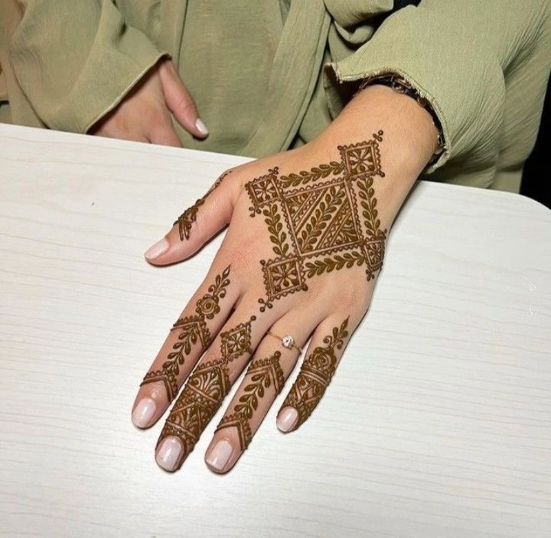 moroccan mehndi back hand design