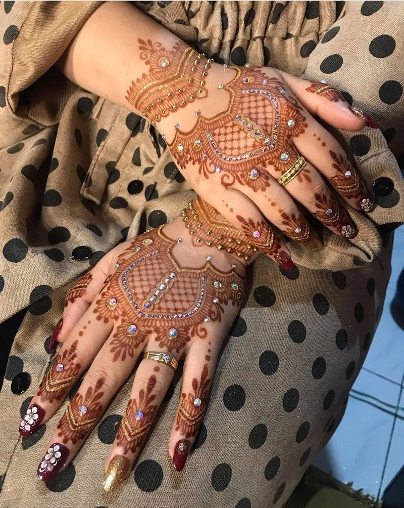 new bridal back hand mehndi design