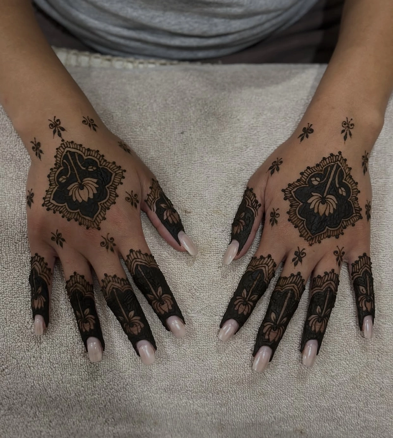 new pakistani mehndi designs