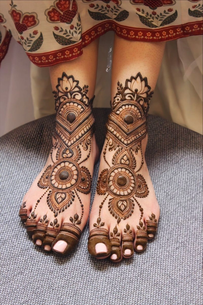 pair ka simple mehndi design