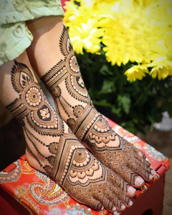 pair ka tattoo mehndi design