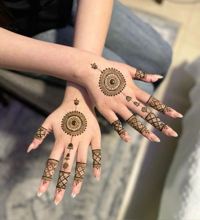 pakistani bridal rose mehndi design