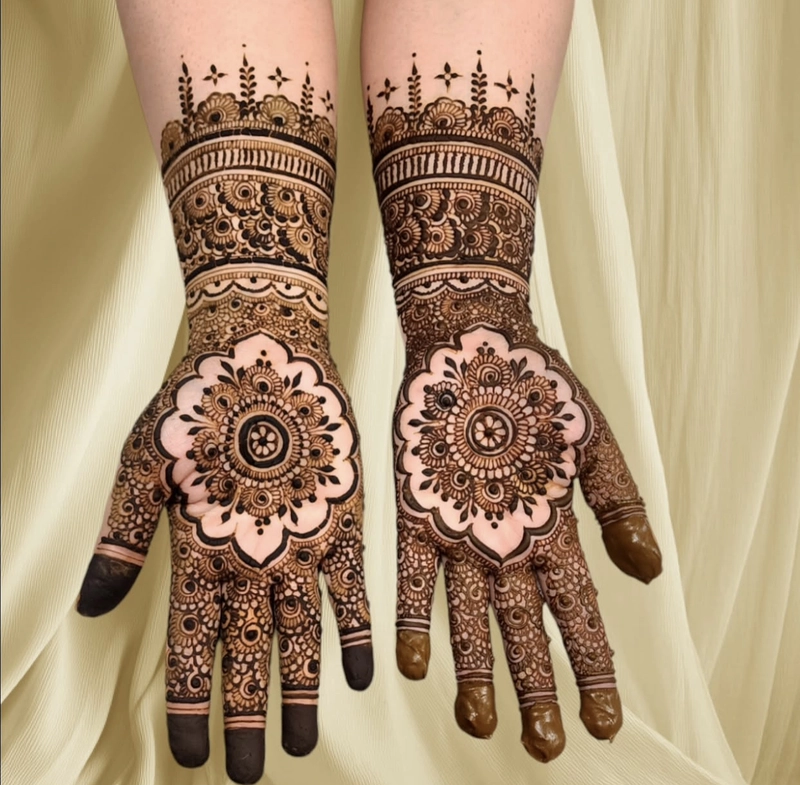 pakistani instagram royal mehndi design
