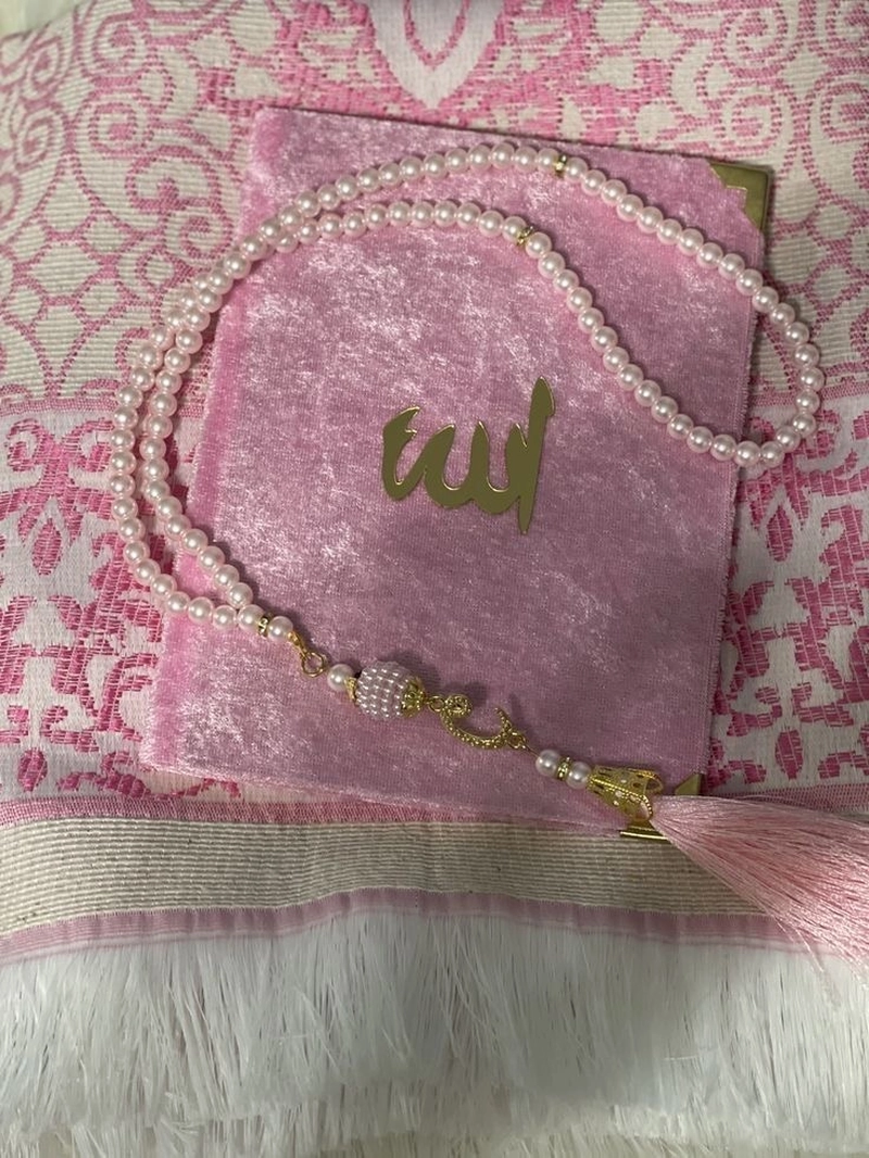 pink quran dp