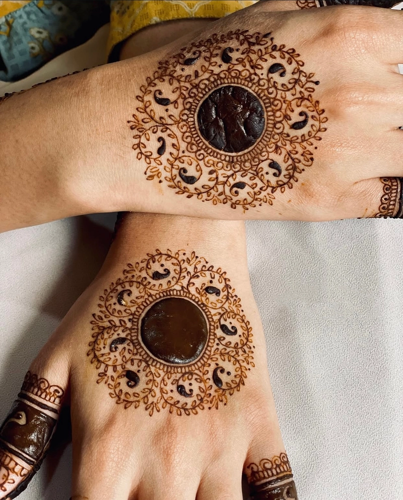 royal back hand mehndi design simple and beautiful