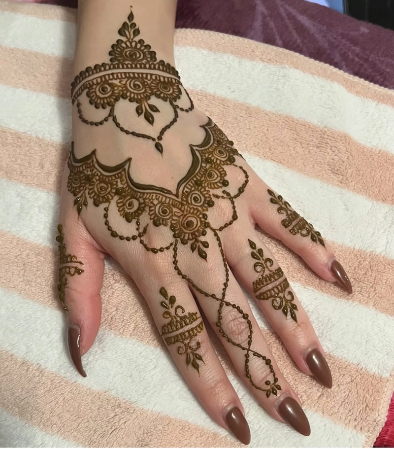 royal back hand mehndi design simple