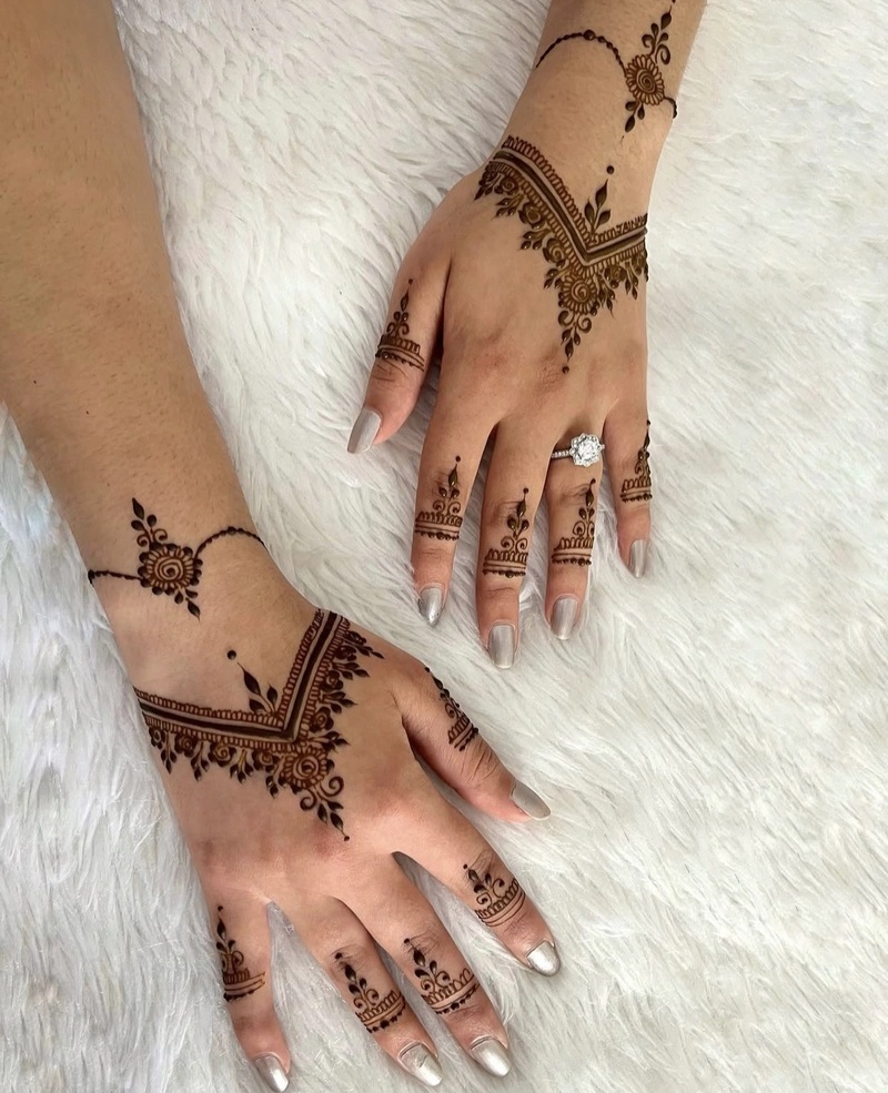 royal back hand mehndi design