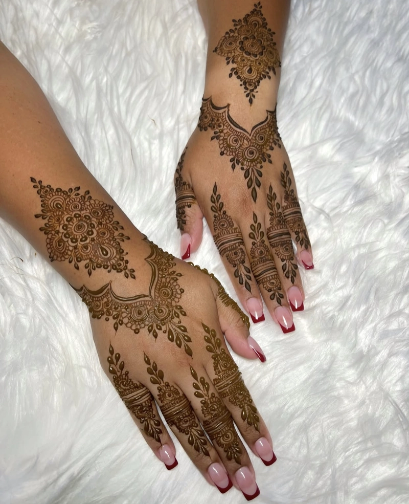 royal finger mehndi design back hand