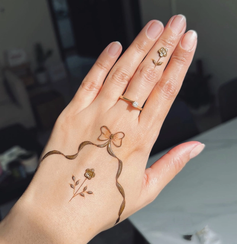 simple arabic floral mehndi design