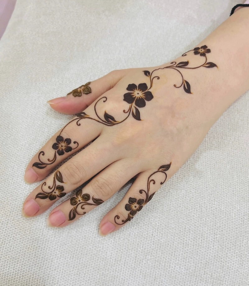 simple floral pic mehndi design