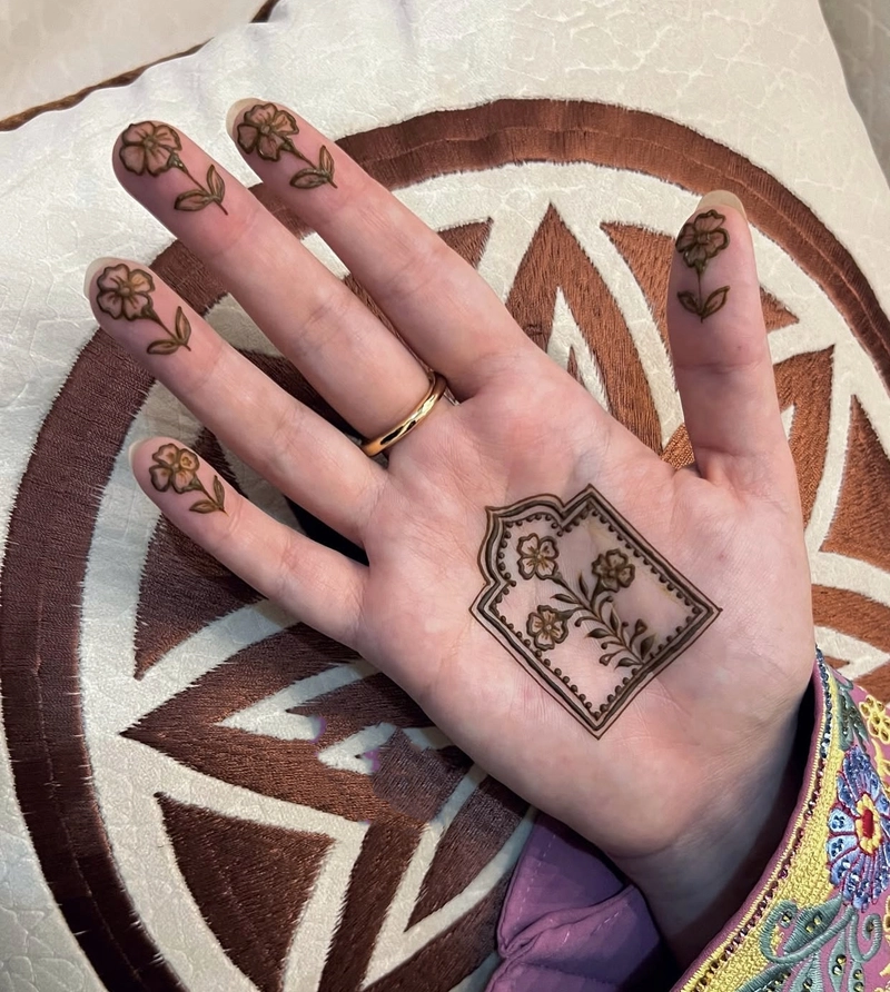 simple flower mehndi design for hands