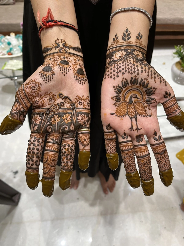 simple janmashtami mehndi design