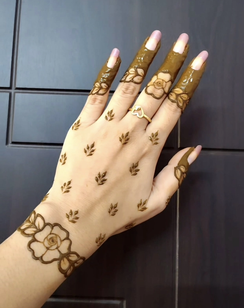 simple mehendi design indian front hand