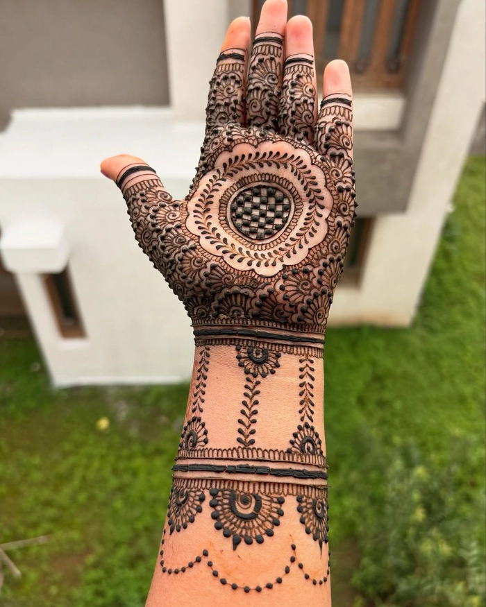 simple mehendi for groom