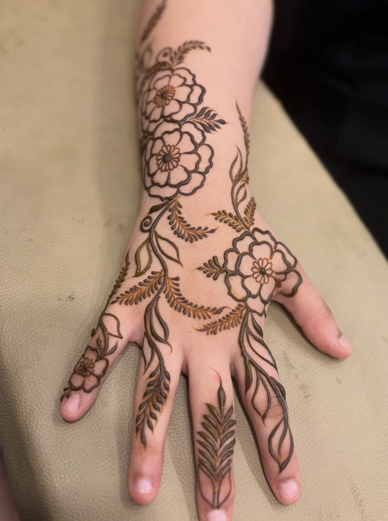 simple mehndi aesthetic mehndi design back hand