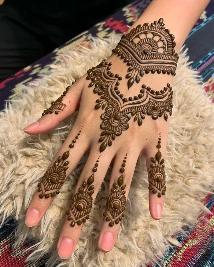 simple mehndi design in upper hand