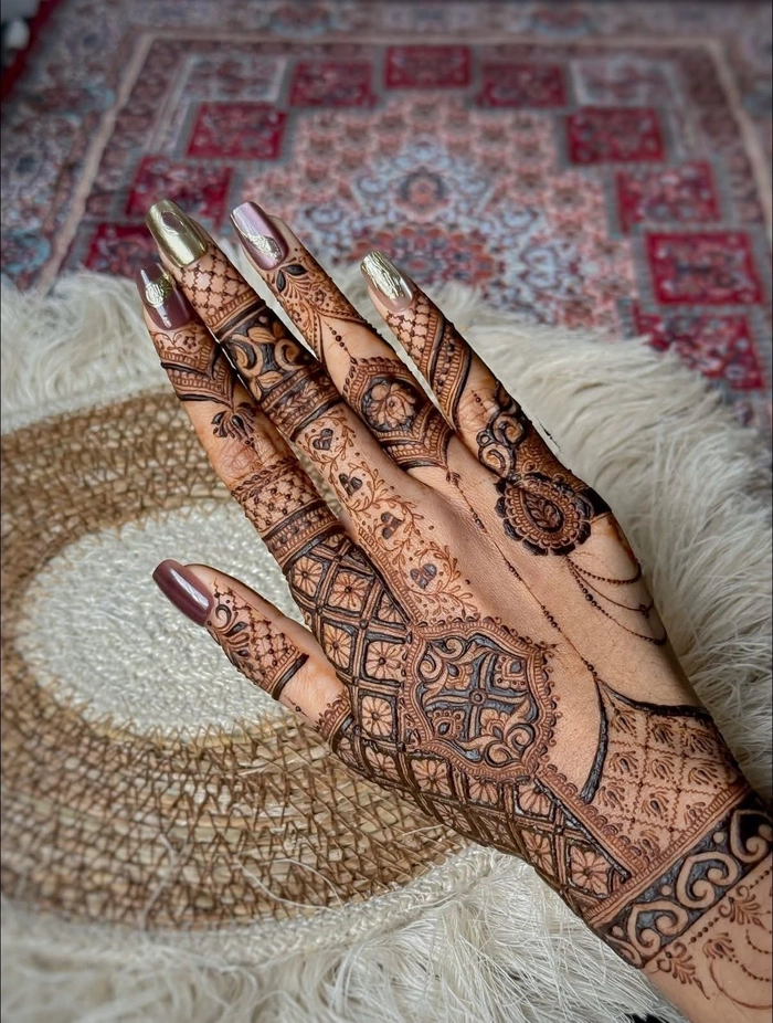simple mehndi design on upper hand