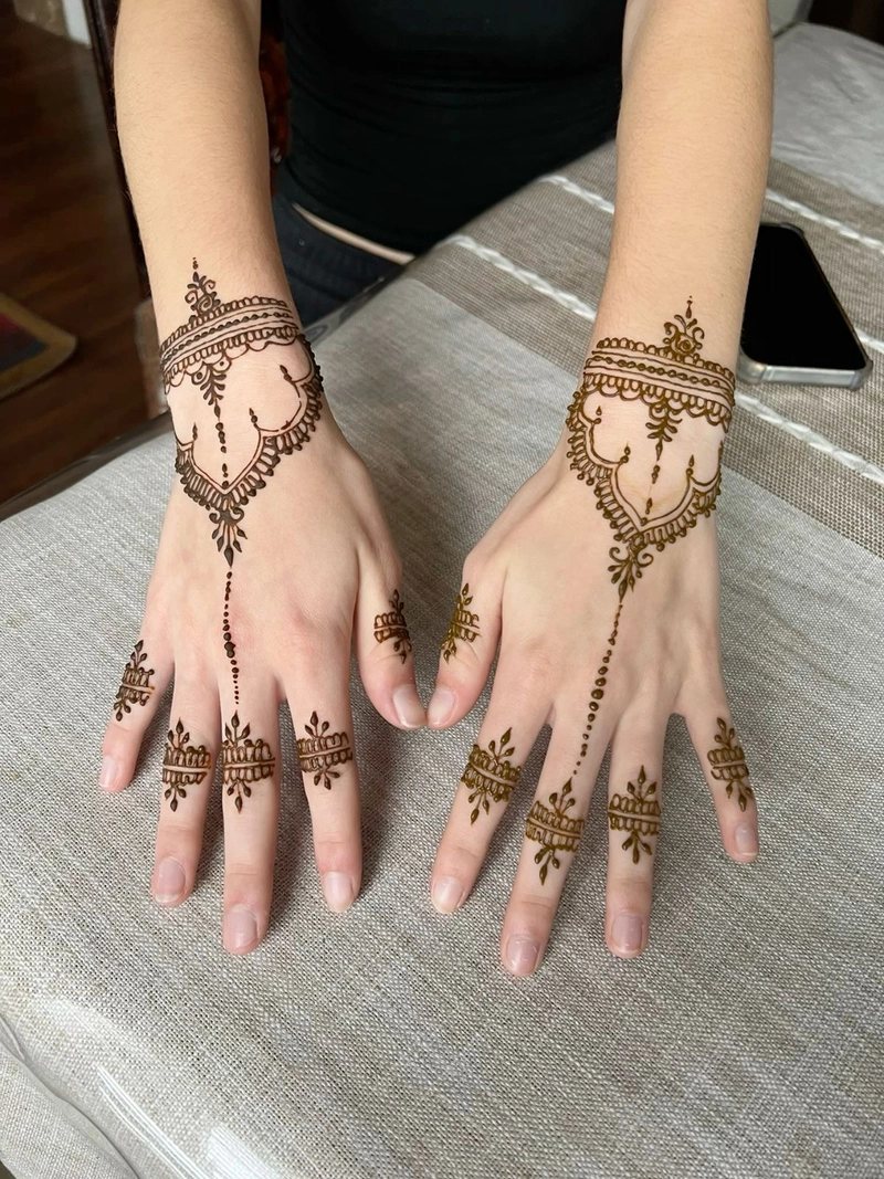 simple mehndi design only one finger