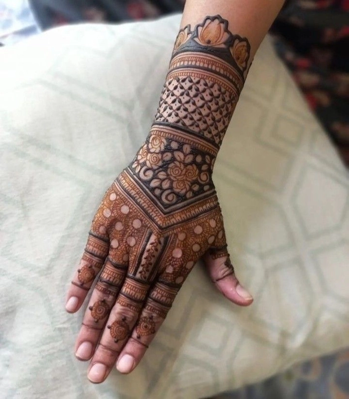 simple mehndi design upper hand
