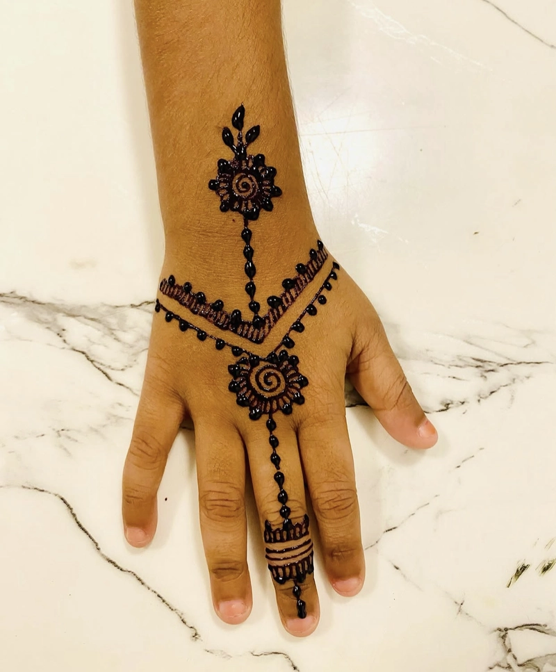 simple mehndi designs for kids step by step