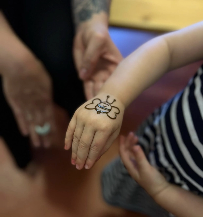 simple mehndi designs for small kids