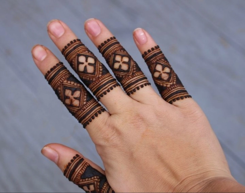 simple mehndi only fingers