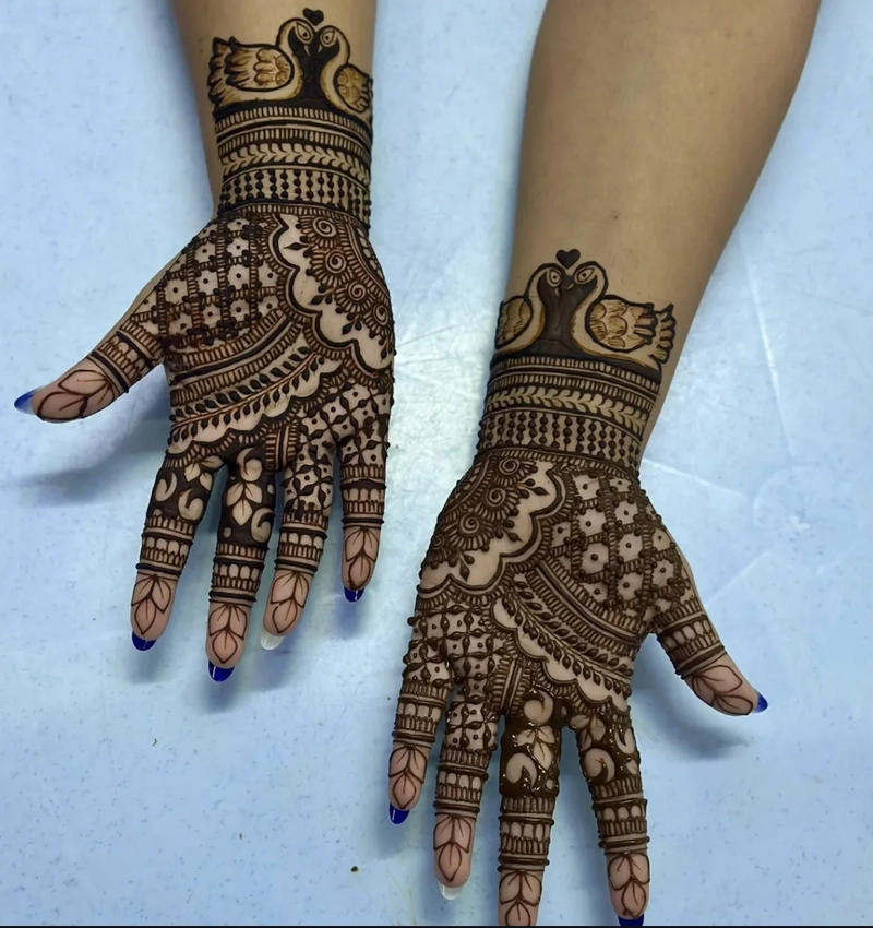 simple mehndi stylish dulhan back full hand bridal mehndi design
