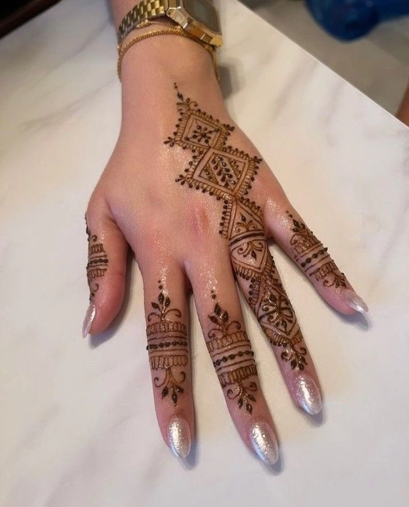 simple moroccan mehndi design